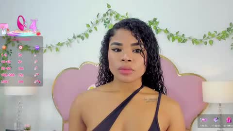 NahiaraReina  online show from 09.10.25