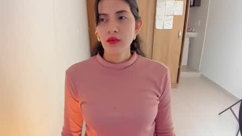 independent model online show from 01.15.25