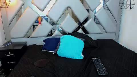 Nahomi  online show from 09.11.25