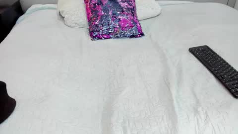 Nahomi  online show from 11.12.25