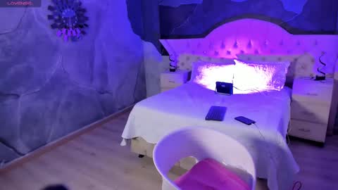 Nahomi online show from 02.25.25