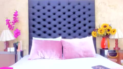 Nahomi  online show from 10.07.25