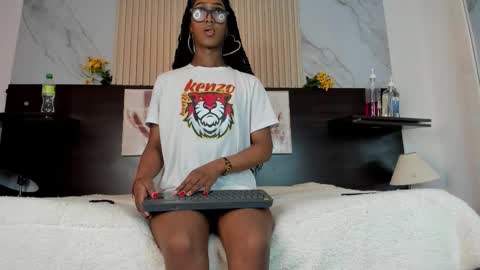 nahomy_james25 online show from 09.28.25