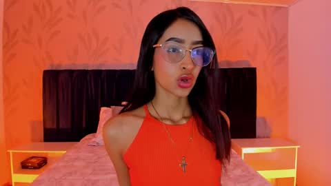 Nahomy  online show from 12.20.25