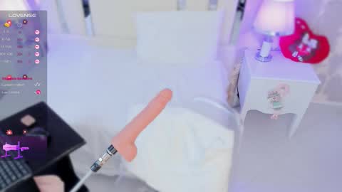 Nahomy Roberts online show from 11.15.25