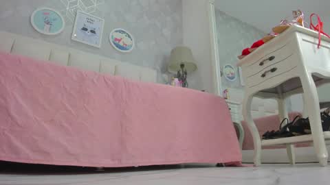 naia_cox online show from 04.05.26