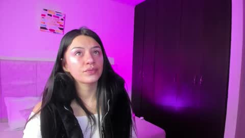 naiavoss online show from 11.18.25