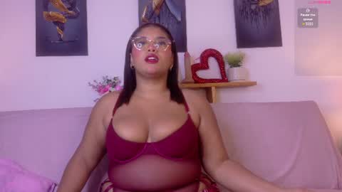 Snapshot of nairagold_ chatting on 06.16.26 nairagold_ online show from 06.16.26
