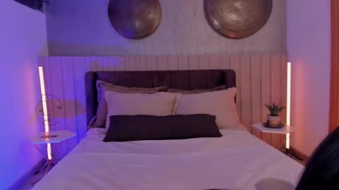 Naisha Ford online show from 11.28.25