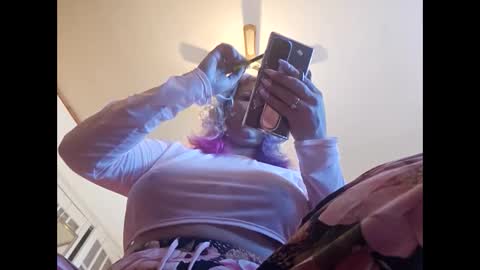 Snapshot of naked_influencer chatting on 01.20.25 naked_influencer online show from 01.20.25