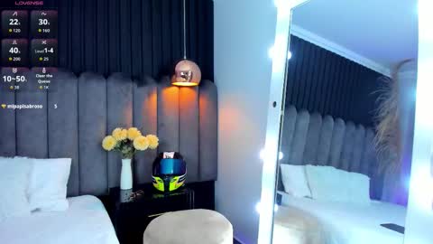 Snapshot of nanda_vixen_ chatting on 02.12.26 Nanda online show from 02.12.26