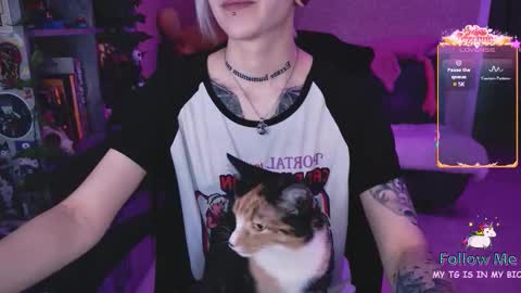 Monday-Friday 12-4 AM and 6-9 AM New York time online show from 02.01.26