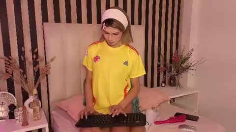 Snapshot of nano_kawaii chatting on 06.17.26 nano_kawaii online show from 06.17.26