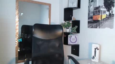 nany_pretty online show from 12.22.24