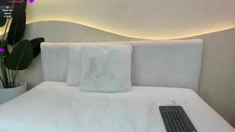 Snapshot of naomi_dasilva chatting on 12.27.24 Naomi online show from 12.27.24