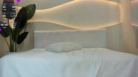 Snapshot of naomi_dasilva chatting on 01.06.25 Naomi online show from 01.06.25