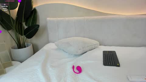 Snapshot of naomi_dasilva chatting on 01.09.25 Naomi online show from 01.09.25