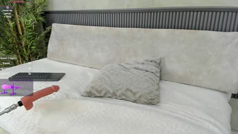 Snapshot of naomi_dasilva chatting on 01.15.25 Naomi online show from 01.15.25