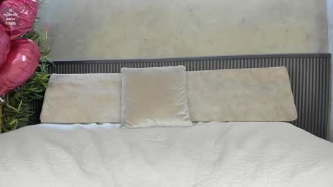 Snapshot of naomi_dasilva chatting on 02.18.25 Naomi online show from 02.18.25