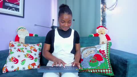 Nahomi Jones online show from 12.07.24