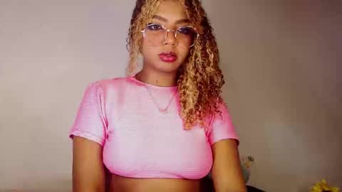 Snapshot of naomi_rider77 chatting on 09.19.25 mara Jos online show from 09.19.25