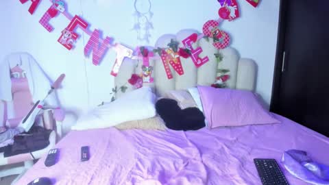 Snapshot of naomiasha_ chatting on 02.05.25 online show from 02.05.25