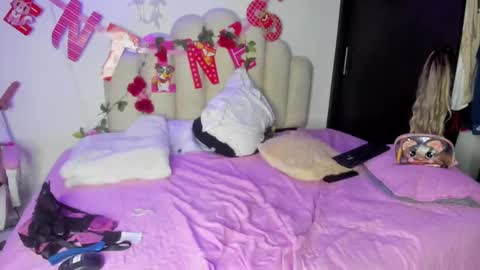 Snapshot of naomiasha_ chatting on 02.06.25 online show from 02.06.25