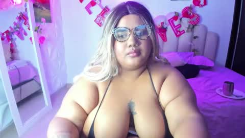 Snapshot of naomiasha_ chatting on 02.22.25 online show from 02.22.25