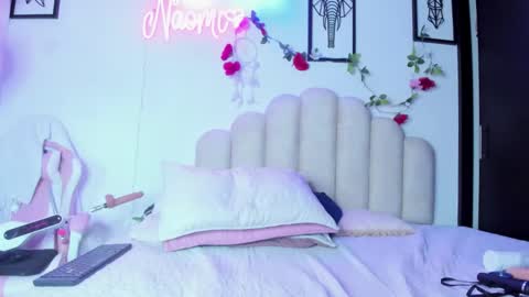Snapshot of naomiasha_ chatting on 03.04.25 online show from 03.04.25
