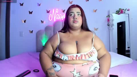 Snapshot of naomiasha_ chatting on 10.05.25 online show from 10.05.25