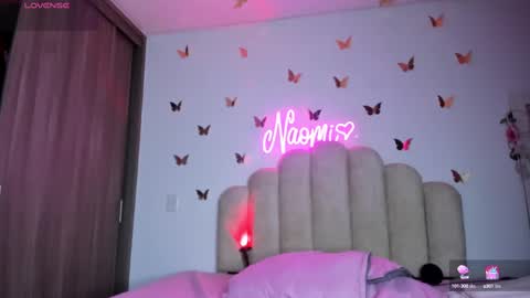 Snapshot of naomiasha_ chatting on 10.07.25 online show from 10.07.25