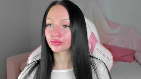 Naomi online show from 12.04.25