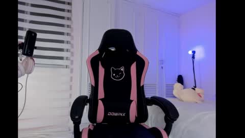 Snapshot of naomibrinks1 chatting on 12.28.24 Heidy  online show from 12.28.24