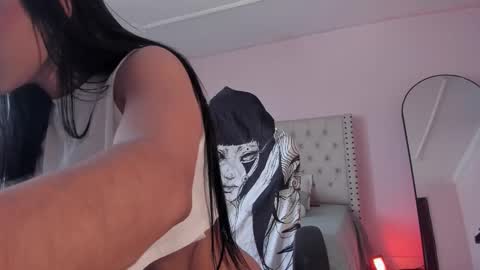 Snapshot of naomibrinks1 chatting on 11.02.25 Heidy  online show from 11.02.25