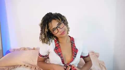 Snapshot of naomidawsonn chatting on 07.22.26 naomidawson online show from 07.22.26