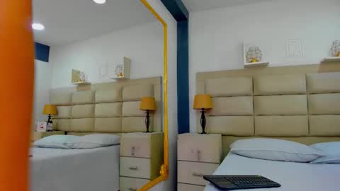 Naomi Frost online show from 11.11.25