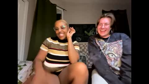 Naomigiirl6 online show from 12.30.24