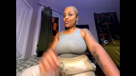 Naomigiirl6 online show from 12.30.24