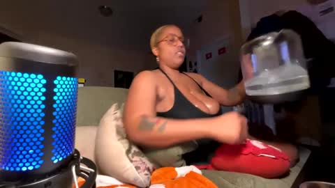 Naomigiirl6 online show from 02.23.25