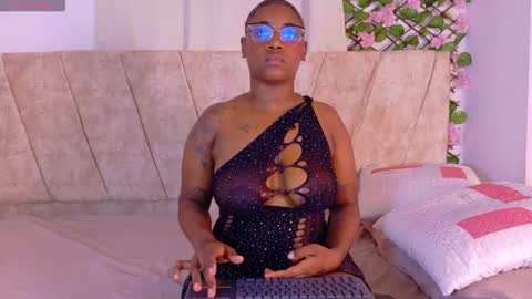 naomiivega online show from 10.21.25
