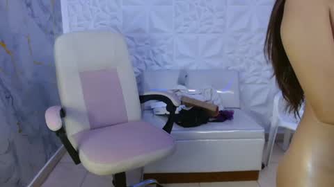 Snapshot of naomis_36 chatting on 05.11.26 Naomis online show from 05.11.26