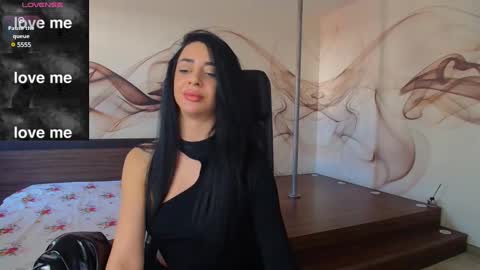 NaomiScarlett online show from 01.17.25