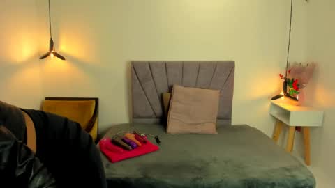 Snapshot of naomy__smith__ chatting on 05.20.26 N A O M Y online show from 05.20.26