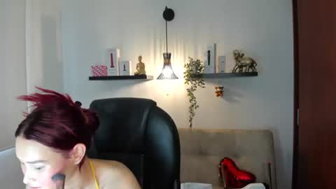Snapshot of naomy_hot04 chatting on 06.21.26 naomy online show from 06.21.26