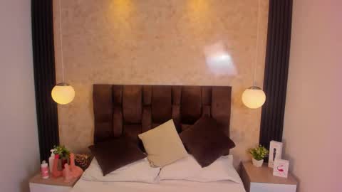 Snapshot of naomy_smithx chatting on 11.30.25 Naomy Smith online show from 11.30.25