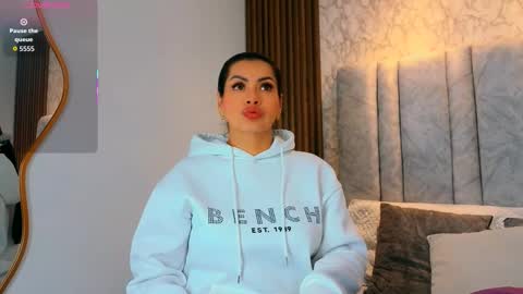 Naomy Smith online show from 03.12.26