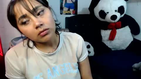 Snapshot of naomylux1 chatting on 06.18.26 naomylux1 online show from 06.18.26