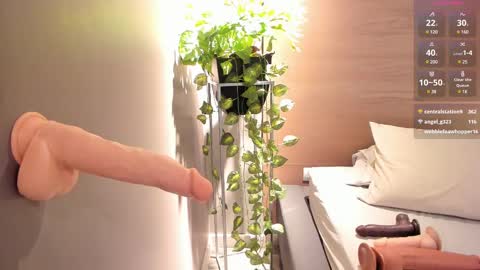 Naomy  online show from 02.22.25