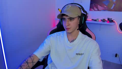 Snapshot of naranjo_seb chatting on 02.04.25 sebastian online show from 02.04.25