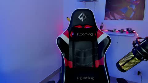 Snapshot of naranjo_seb chatting on 02.14.25 sebastian online show from 02.14.25